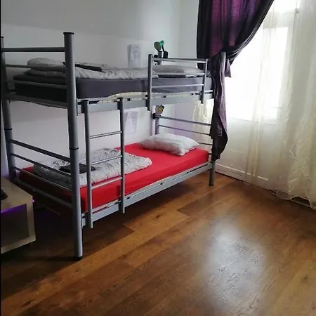 Art Apartment *